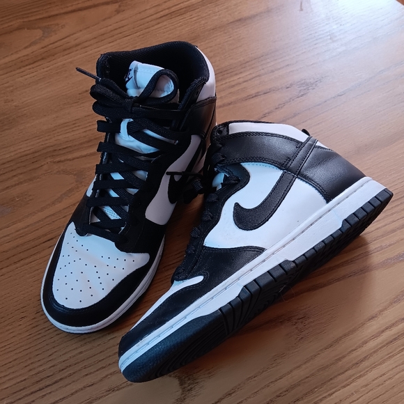 Nike Shoes - EUC🐼 high top dunks
